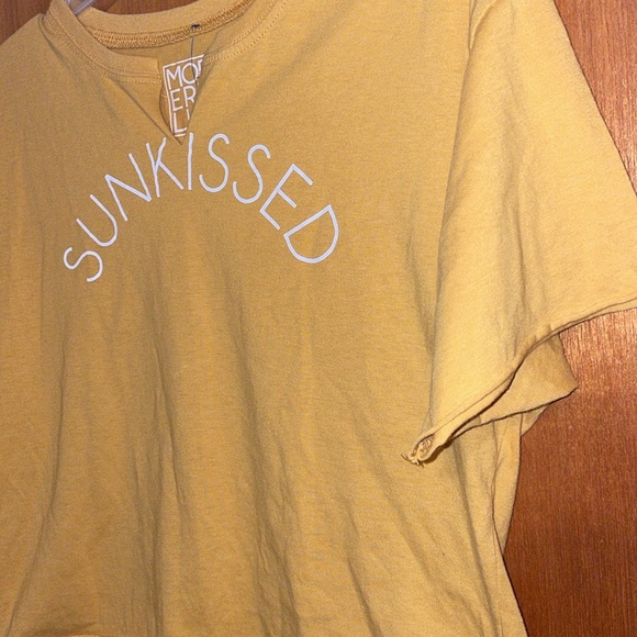 •MODERN LUX•"SUNKISSED" MUSTARD SPLIT SCOOPNECK RAW EDGE TRIM TOP SIZE MEDIUM - Picture 6 of 7